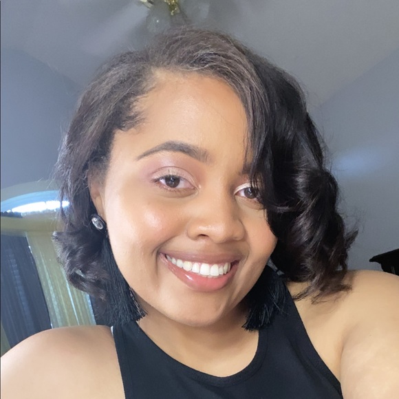 Meet your Posher, Alexis - Picture 1 of 1